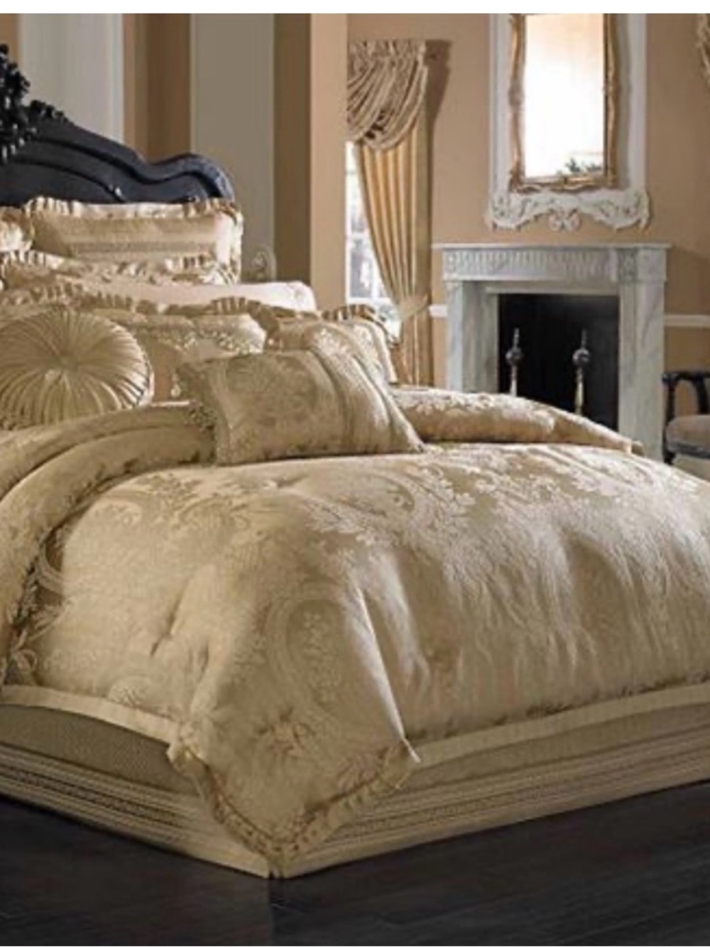 J Queen New York Napoleon 4-Pc.
Comforter Set, Queen NEW